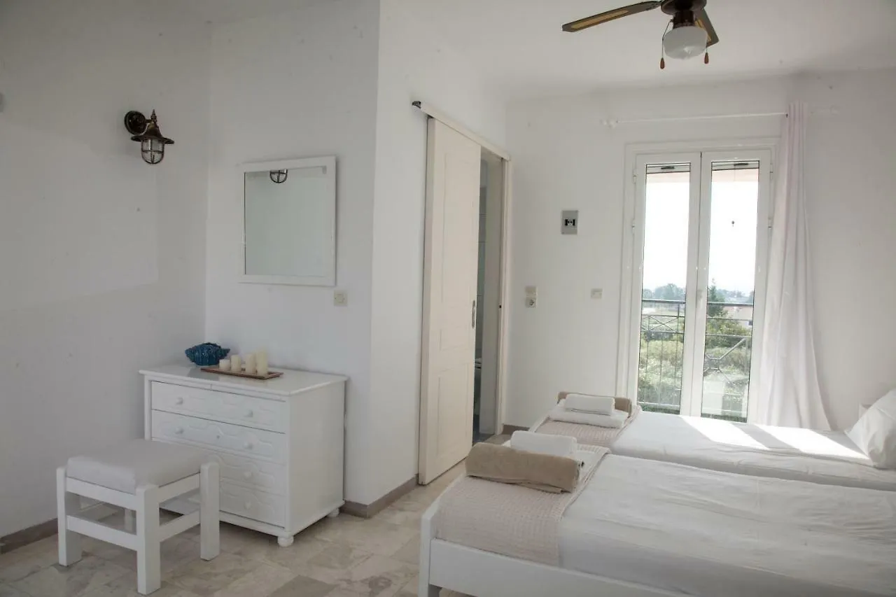 Cavaliere Houses Lixouri