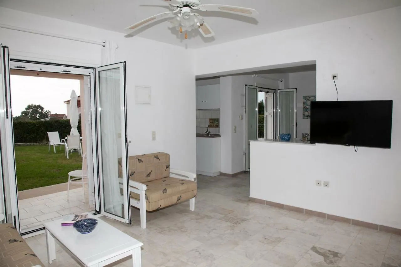 Cavaliere Houses Lixouri 0*,