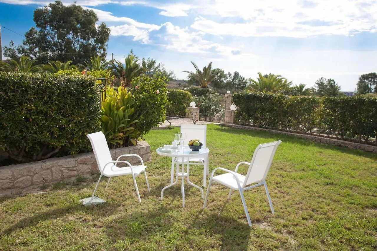 Cavaliere Houses Lixouri 0*,